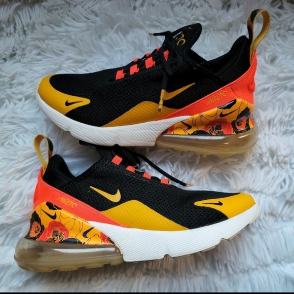 ❤️SOLD❤️ Nike Air Max 270 Black Crimson Floral - Picture 5 of 8